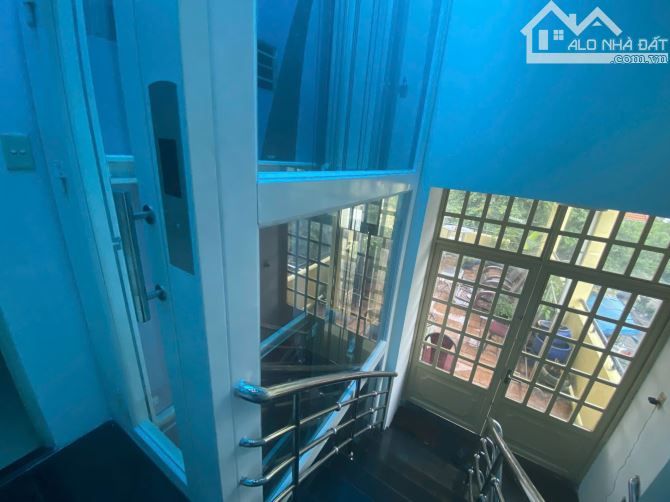 Bán nhà 4,5 tầng mặt tiền 57 Nguyễn Minh Hoàng,P12,Q Tân Bình cũ nay thuộc phường Bảy Hiền