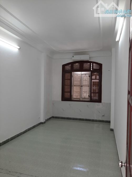 Cho thuê nhà 4 tầng,5 ngủ,3 wc ngõ 120 Trần Cung gần Bệnh viện E,Đh Điện lực