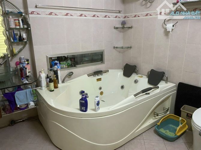 Bán nhà 4,5 tầng mặt tiền 57 Nguyễn Minh Hoàng,P12,Q Tân Bình cũ nay thuộc phường Bảy Hiền