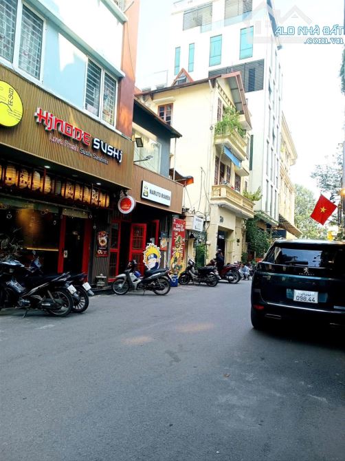 CẦN BÁN GẤP NHÀ XÓM HẠ HỒI HOÀN KIẾM 5 TẦNG MT 5.3M GIÁ 10 TỶ OTO 10 M