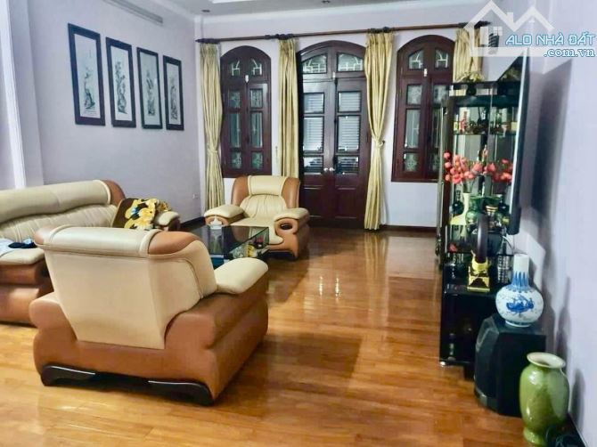 PHÂN LÔ TRẦN QUỐC HOÀN CẦU GIẤY 70M 5 TẦNG GARA Ô TÔ TRÁNH KINH DOANH 35 TỶ