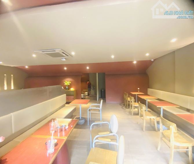 Bán nhà Phùng Hưng, Hoàn Kiếm, 102m2, 6 tầng, lô góc 3 thoáng, 2 thang máy, giá 133 tỷ