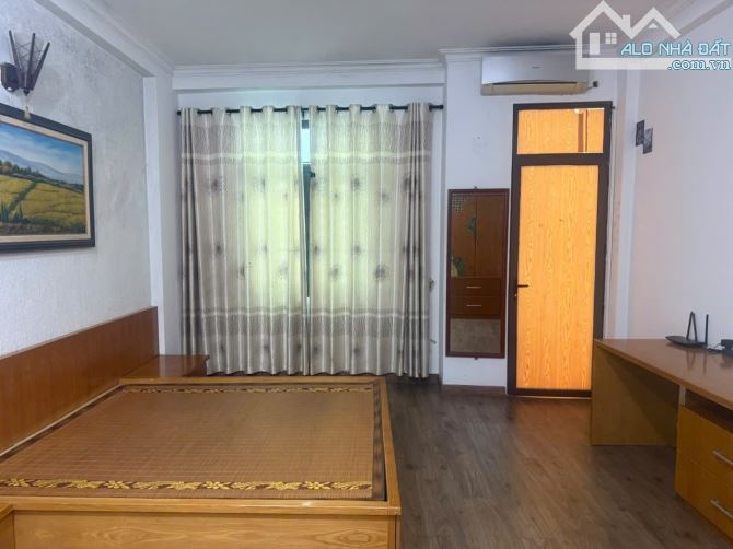 Bán nhà Đội Cấn 40m2, lô góc 2 thoáng, vài bước ra ô tô, dân xây chắc chắn giá chỉ 7,9 tỷ