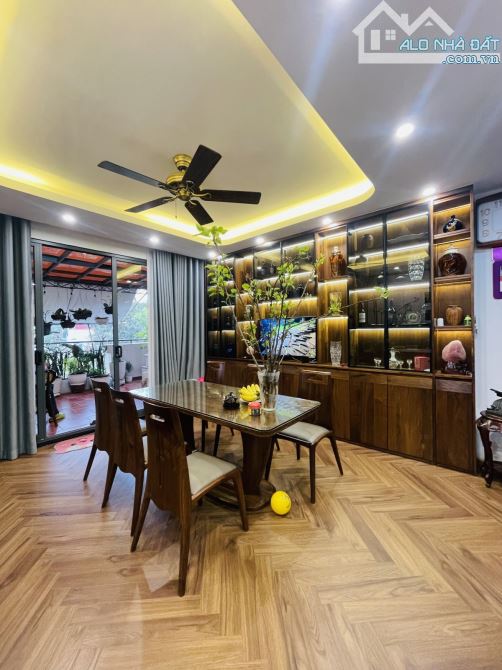 Bán nhà Phùng Hưng, Hoàn Kiếm, 102m2, 6 tầng, lô góc 3 thoáng, 2 thang máy, giá 133 tỷ