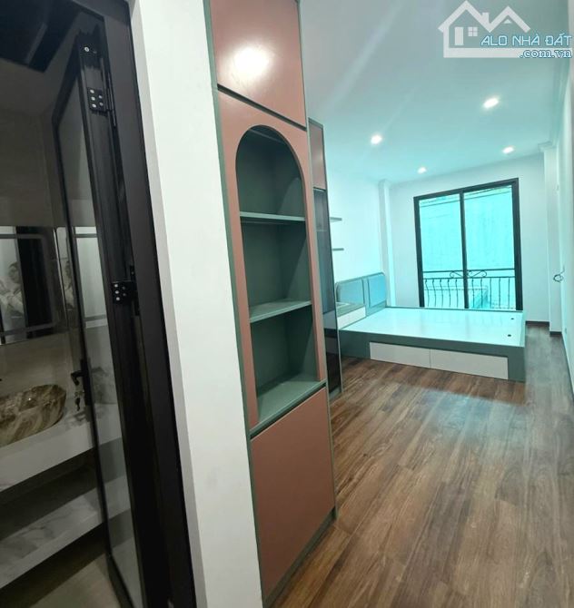 Bán nhà khu Châu Long - Phó Đức Chính: 30m x 6 tầng thang máy, ở + cho thuê 50tr/th.