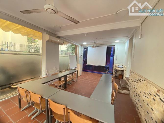 Bán đất tặng nhà mặt phố cổ Hàng Bông hoàn kiếm phố 2 chiều vỉ hè rộng kinh doanh xây toà