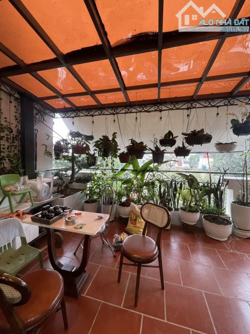 Bán nhà Phùng Hưng, Hoàn Kiếm, 102m2, 6 tầng, lô góc 3 thoáng, 2 thang máy, giá 133 tỷ