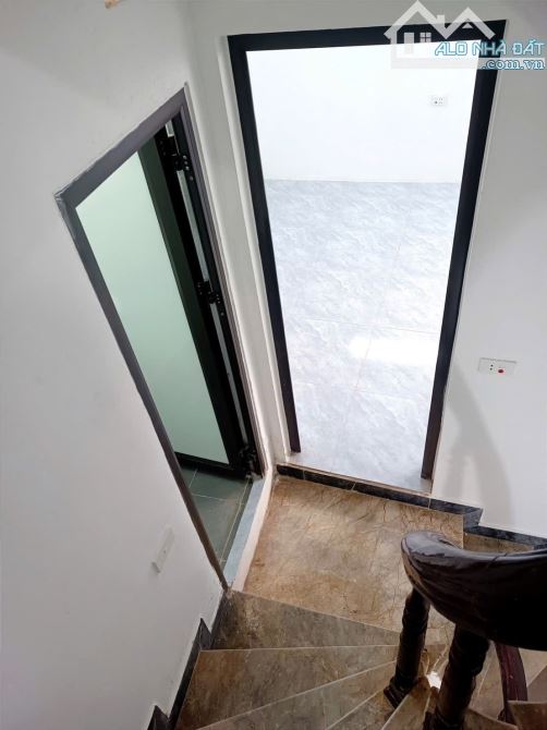 CẦN BÁN GẤP NHÀ XÓM HẠ HỒI HOÀN KIẾM 5 TẦNG MT 5.3M GIÁ 10 TỶ OTO 10 M