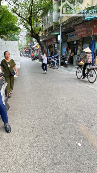 Bán nhà Thuốc Bắc hoàn kiếm phố 2 chiều vỉ hè rộng giá tốt ô chờ thang máy pháp lý chuẩn D