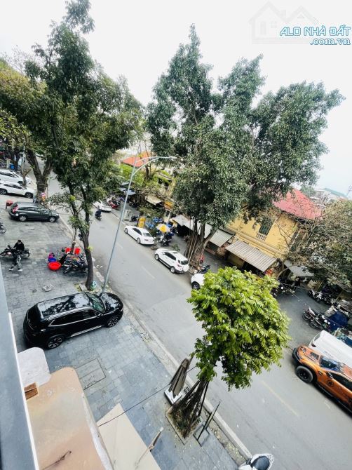 Bán nhà Phùng Hưng, Hoàn Kiếm, 102m2, 6 tầng, lô góc 3 thoáng, 2 thang máy, giá 133 tỷ