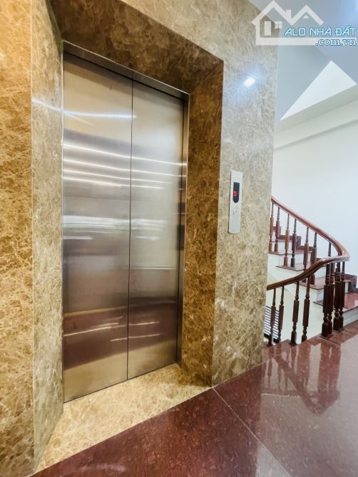 Bán nhà Phùng Hưng, Hoàn Kiếm, 102m2, 6 tầng, lô góc 3 thoáng, 2 thang máy, giá 133 tỷ