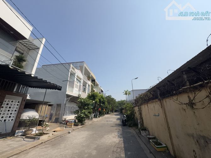 Chỉ5,X Tỷ _ LẤY ĐÂU RA??? SƠN TRÀ 73.5m2 (Mặt tiền 5m) - Đường 5.5m + Vỉa hè   - Đất trống