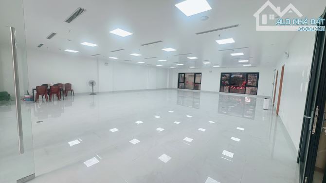 Siêu hiếm, toà vp mặt phố lô góc Phạm Văn Đồng Từ Liêm vỉa hè kinh doanh đỉnh 210m 70 tỷ - 2