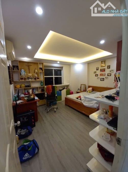 Bán căn Chung Cư Cao Cấp Xuân La 50m2 2 thang máy lô góc view hồ 5.57 tỷ