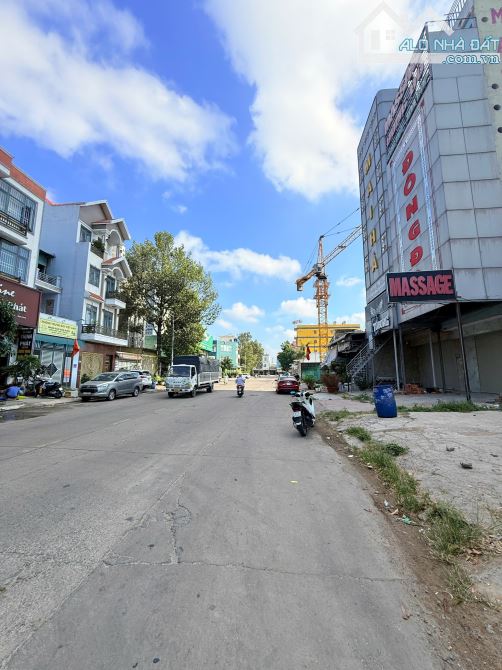 Đất Vàng 3 Mặt Tiền KD 10×29 Ngay Vincom Sát Chung Cư Phúc An - 2