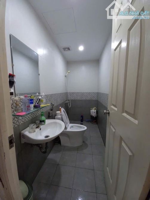 Bán căn Chung Cư Cao Cấp Xuân La 50m2 2 thang máy lô góc view hồ 5.57 tỷ