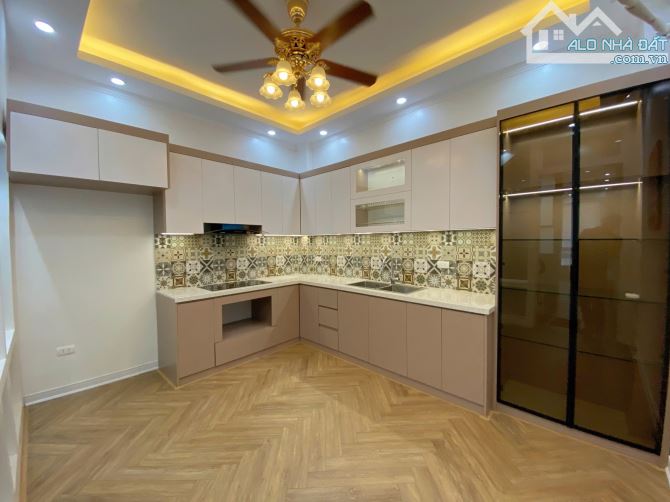 Bán nhàsổ đỏ chính chủ phố Thuỵ Khuê, 25m2, 5 tầng, MT 3.9m, gần phố, 7.4 tỷ