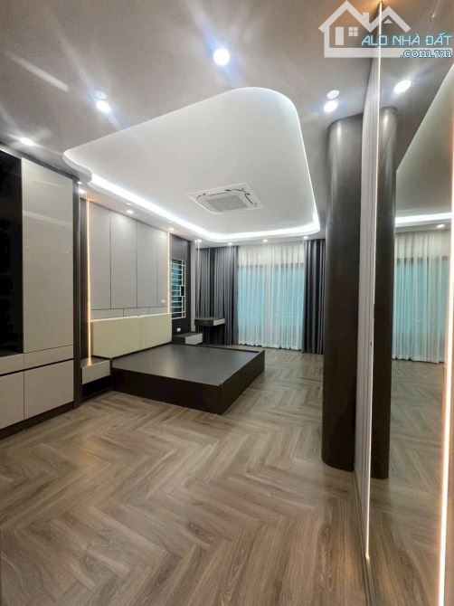 XUÂN THỦY, CẠNH ĐH SƯ PHẠM, 15m RA OTO TRÁNH, 36m, 7 TẦNG THANG MÁY MỚI TINH, 11.8 Tỷ