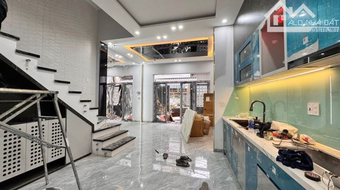 🔥 Nhà 3 tầng kiệt k251/.. Thái Thị Bôi . Thanh Khê DT :62 x3  Tầng 3 PN ,4 WC , - 6
