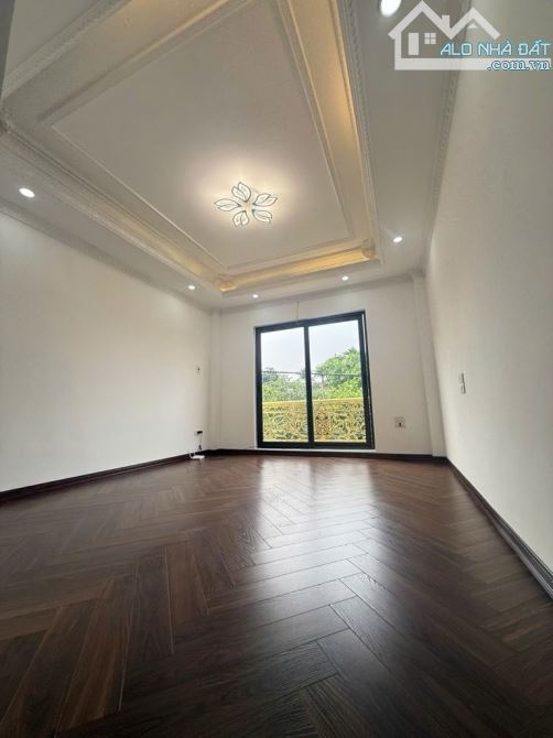 Bán nhà 35m2 x 5 tầng Bát Khối - Đông Dư - Gia Lâm. Đường ô tô thông, ô tô vào nhà.