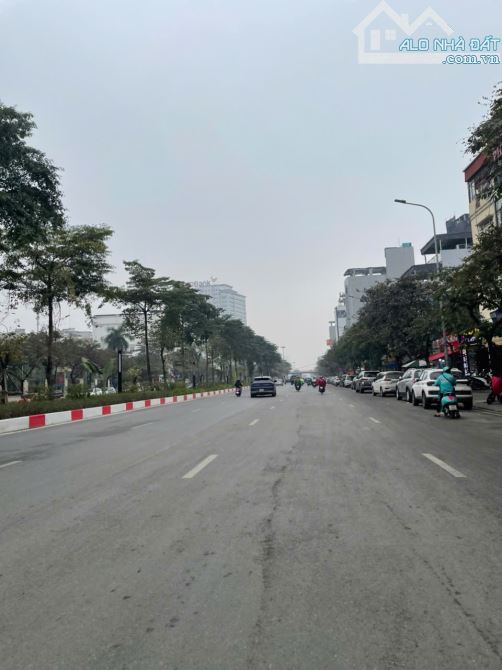 ĐẤT ĐẸP THỤY KHUÊ .VĂN CAO VỊ TRÍ ĐẶC ĐỊA . MẶT TIỀN RỘNG. VỈA HÈ KINH DOANH. KHÔNG QUY HO