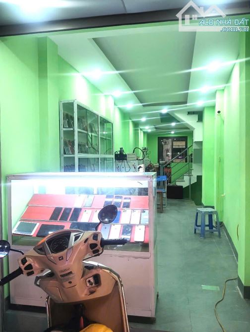 Bán nhà mặt phố Hoàng hoa thám, đoạn cuối phố