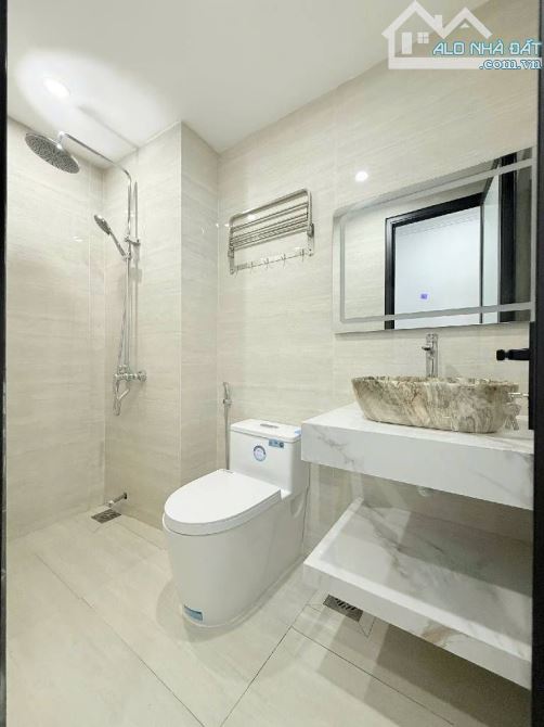 Bán nhà Văn Cao 45m2, lô góc 2 thoáng, gần ô tô, full nội thất giá chỉ 8,9 tỷ