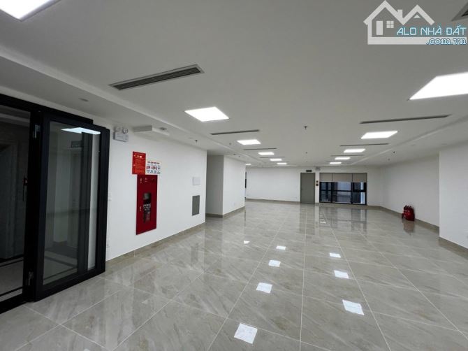 GIẢM CHÀO BÁN GẤP TOÀ VP 10 TẦNG, MẶT PHỐ GẦN XÃ ĐÀN VIEW HỒ, DT 400M MT 14M KD 7.2 TỶ/ N - 1