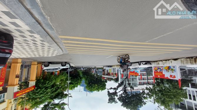 Bán đất mặt phố Phú Thượng 200m mặt tiền 11m vỉa hè rộng Kinh doanh giá hơn 60 tỷ