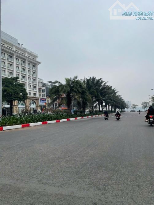 ĐẤT ĐẸP THỤY KHUÊ .VĂN CAO VỊ TRÍ ĐẶC ĐỊA . MẶT TIỀN RỘNG. VỈA HÈ KINH DOANH. KHÔNG QUY HO