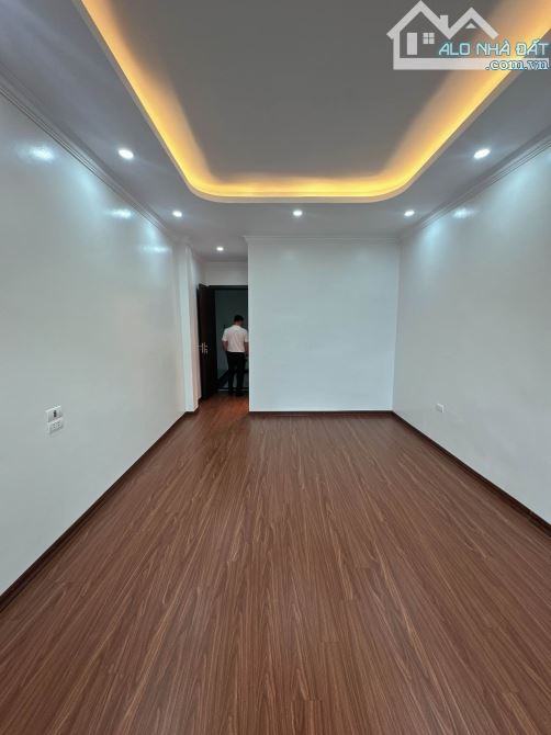 Bán nhà Đức Giang vinh Hưng HN 65m2 mt 5m oto cách nhà 5m nhỉnh 9 tỷ có thương lượng - 2