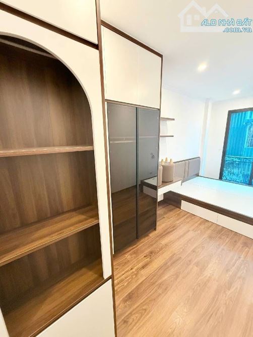 Bán nhà Văn Cao 45m2, lô góc 2 thoáng, gần ô tô, full nội thất giá chỉ 8,9 tỷ