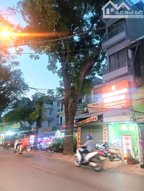 Bán nhà mặt phố Hoàng hoa thám, đoạn cuối phố