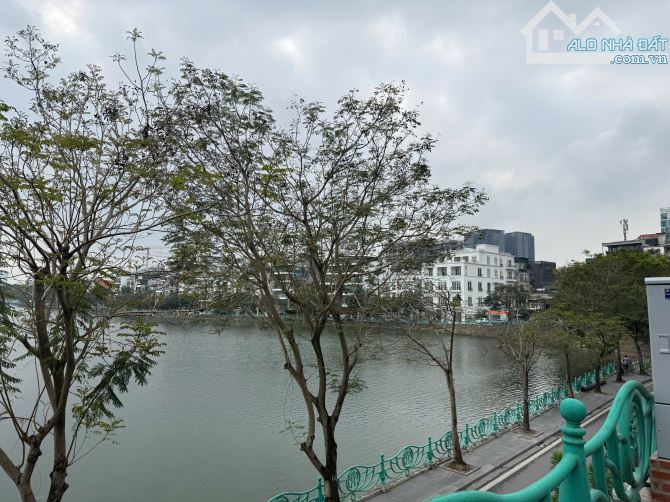 Bán nhà riêng mặt phố Yên Hoa, 556m2, 5 tầng, MT 26m, view Hồ Tây, 550 tỷ