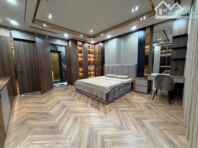 Nhà Đẹp Thọ Lão Hai Bà Trưng.  Lô Góc 8 Tầng. Mặt Tiền 5m2.Giá 26 tỷ - 7