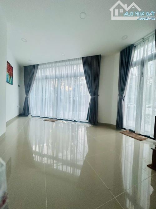 Bán Căn góc 2 mặt tiền 5 tầng vị trí trung tâm đường Âu Cơ- Lê Chân ô thang máy rộng - 10