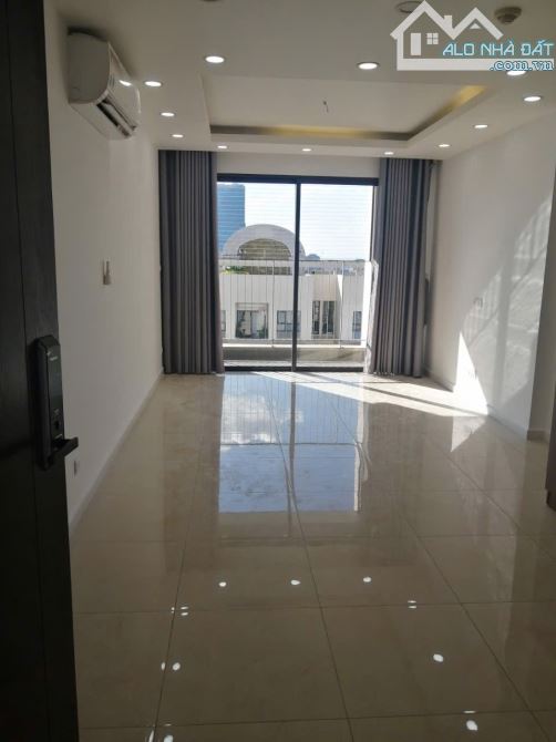 Bán căn hộ chung cư cao cấp tại Cầu Giấy 2 ngủ nội thất cơ bản 6.3 tỷ