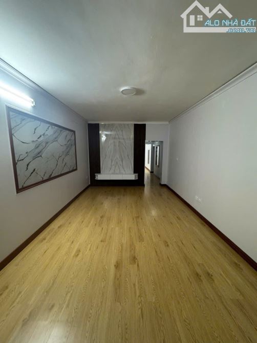 BÁN NHÀ TẬP THỂ LƯƠNG NGỌC QUYẾN HÀ ĐÔNG GIÁ CHÀO 5.8 TỶ T1 DT 100M2 MT 7m 3 PHÒNG NGỦ KIN — ảnh 2