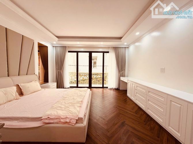 Bán nhà Kim Mã 44m2, lô góc 2 thoáng, 6 tầng thang máy, gần ô tô giá chỉ 10,5 tỷ