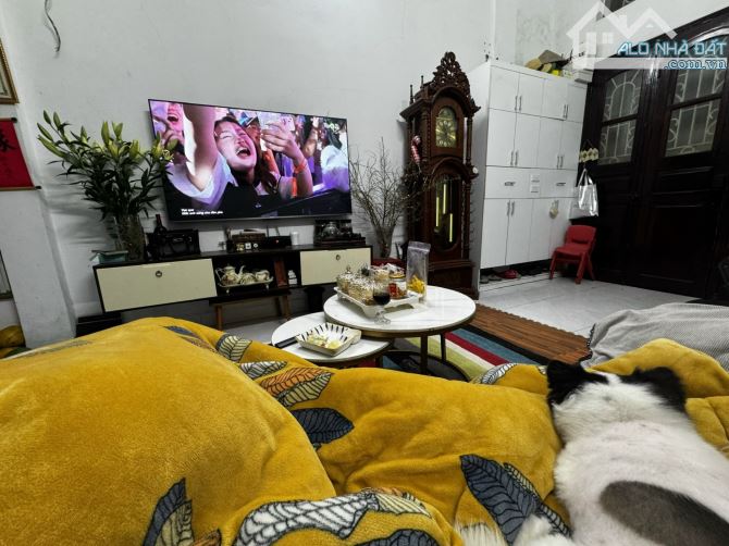 Bán nhà Liễu Giai 43m2, nhà phân lô cán bộ, mặt ngõ thông, gần ô tô giá chỉ 9,9 tỷ