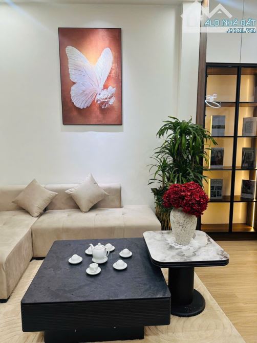 HIẾM NGỌC KHÁNH - BA ĐÌNH, 33m2 *5Tầng, cạnh Vinhomes Gallery, ngõ nông rộng, 30m oto .