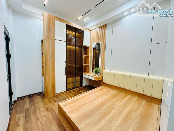 Nhà đẹp mới tinh trung tâm Ba Đình, 5 tầng thang máy xịn, full nội thất sang trọng, ở ngay