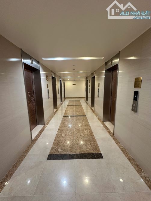 Bán căn hộ chung cư cao cấp tại Cầu Giấy 2 ngủ nội thất cơ bản 6.3 tỷ