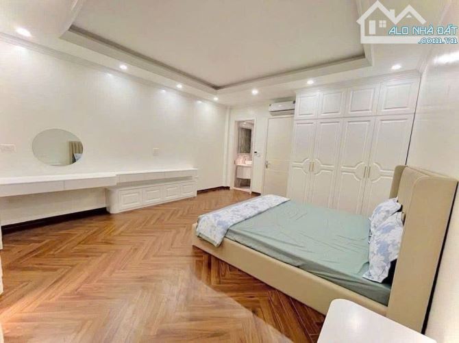 Bán nhà Kim Mã 44m2, lô góc 2 thoáng, 6 tầng thang máy, gần ô tô giá chỉ 10,5 tỷ