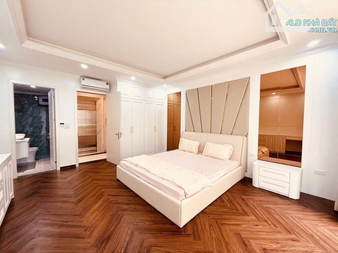 Bán nhà Kim Mã 44m2, lô góc 2 thoáng, 6 tầng thang máy, gần ô tô giá chỉ 10,5 tỷ