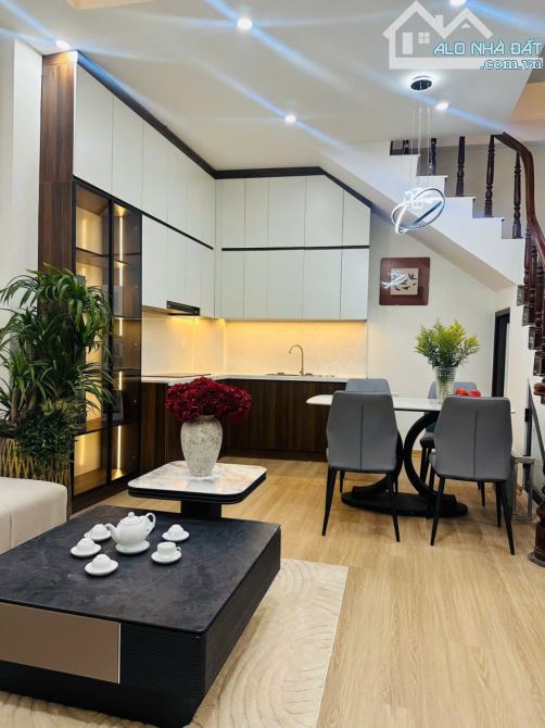 HIẾM NGỌC KHÁNH - BA ĐÌNH, 33m2 *5Tầng, cạnh Vinhomes Gallery, ngõ nông rộng, 30m oto .