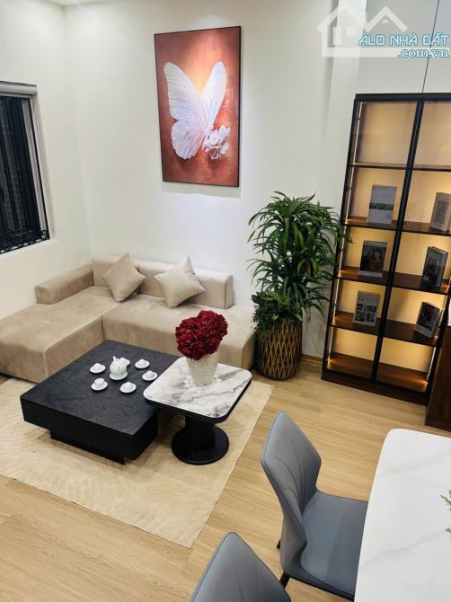 HIẾM NGỌC KHÁNH - BA ĐÌNH, 33m2 *5Tầng, cạnh Vinhomes Gallery, ngõ nông rộng, 30m oto .