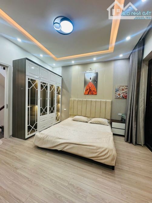 HIẾM NGỌC KHÁNH - BA ĐÌNH, 33m2 *5Tầng, cạnh Vinhomes Gallery, ngõ nông rộng, 30m oto .