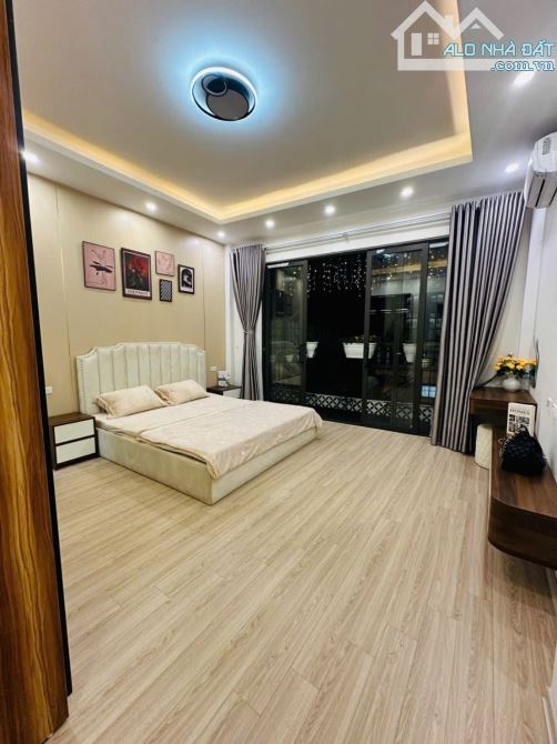 HIẾM NGỌC KHÁNH - BA ĐÌNH, 33m2 *5Tầng, cạnh Vinhomes Gallery, ngõ nông rộng, 30m oto .