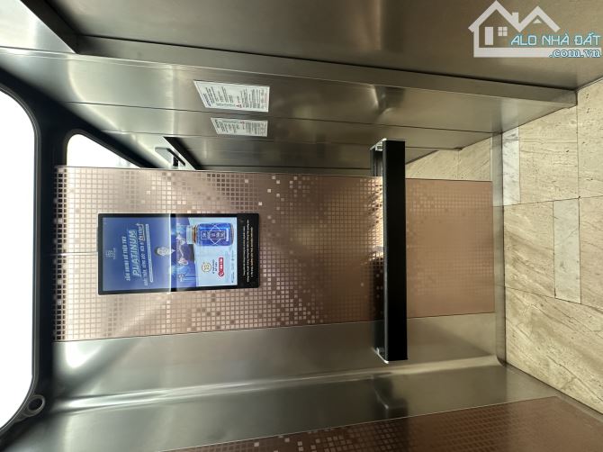 Bán căn hộ chung cư cao cấp tại Cầu Giấy 2 ngủ nội thất cơ bản 6.3 tỷ